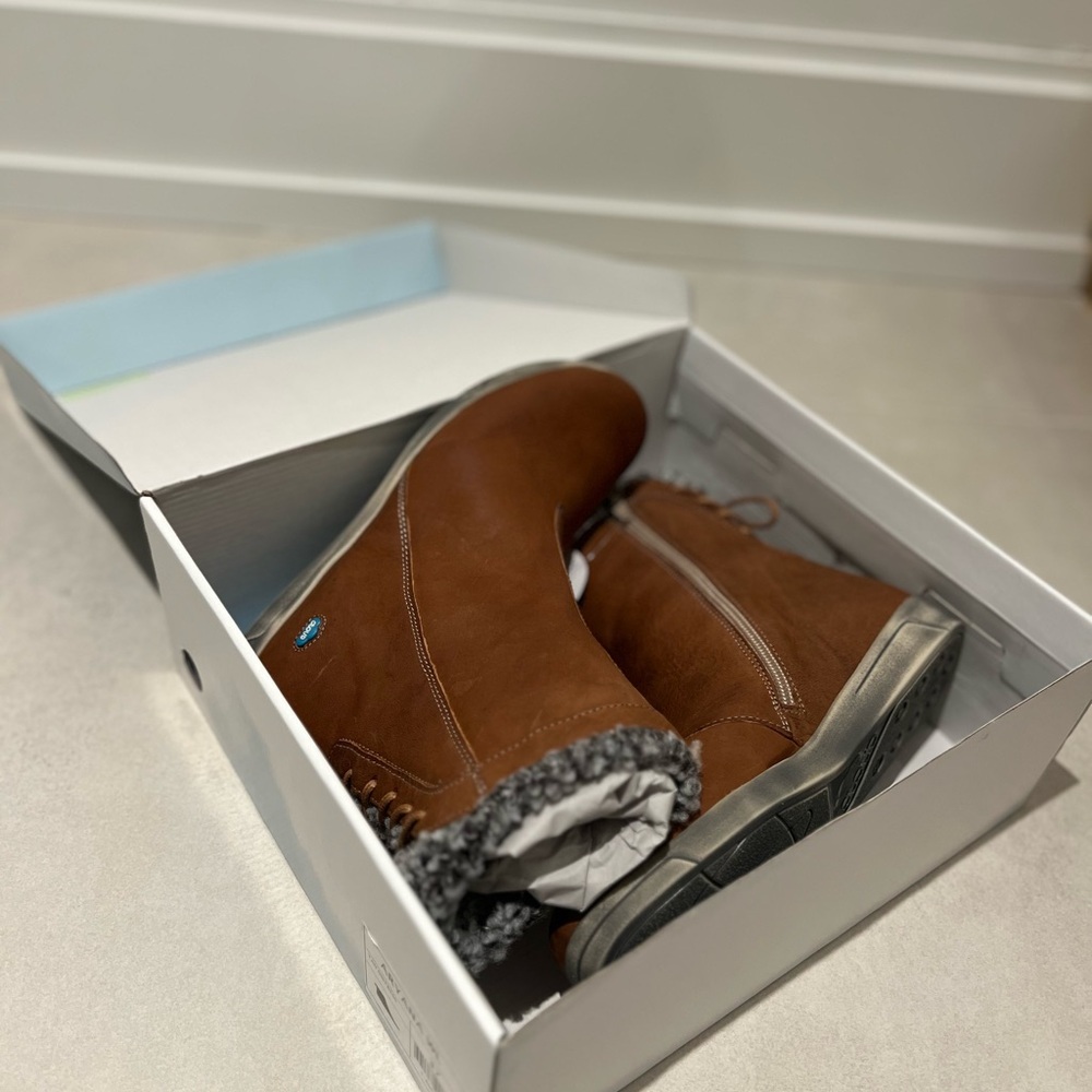 Cloud Aryana Wool Lining Leather Boots, Brand New - Picture 9 of 12